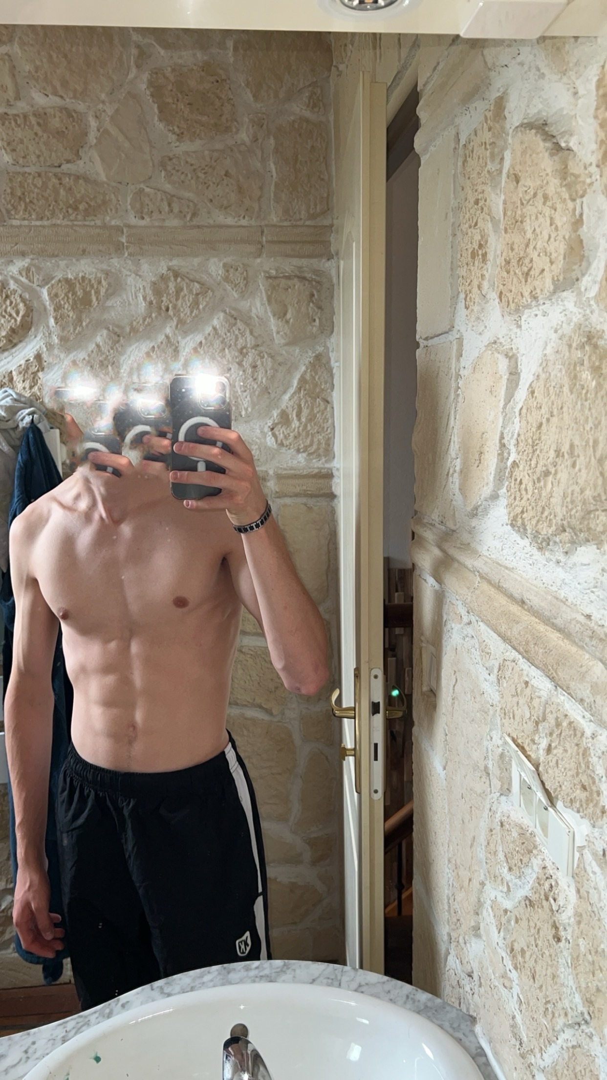 Elin - Vieux-Champagne - Seine-et-Marne | Rencontre gay